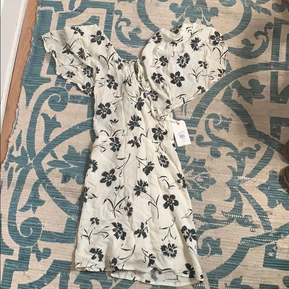 Billabong Black and White Flutter Sleeve Dress - Picture 2 of 7